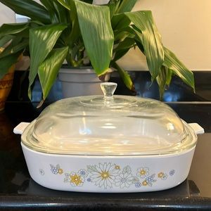 "Floral Bouquet" - 2.5L / 2.5  QT Square Casserole with Dome Lid by CORNING